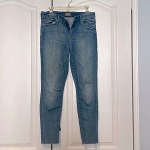 28 Mother skinny denim Looker Ankle Fray in Birds of Paradise medium/light wash